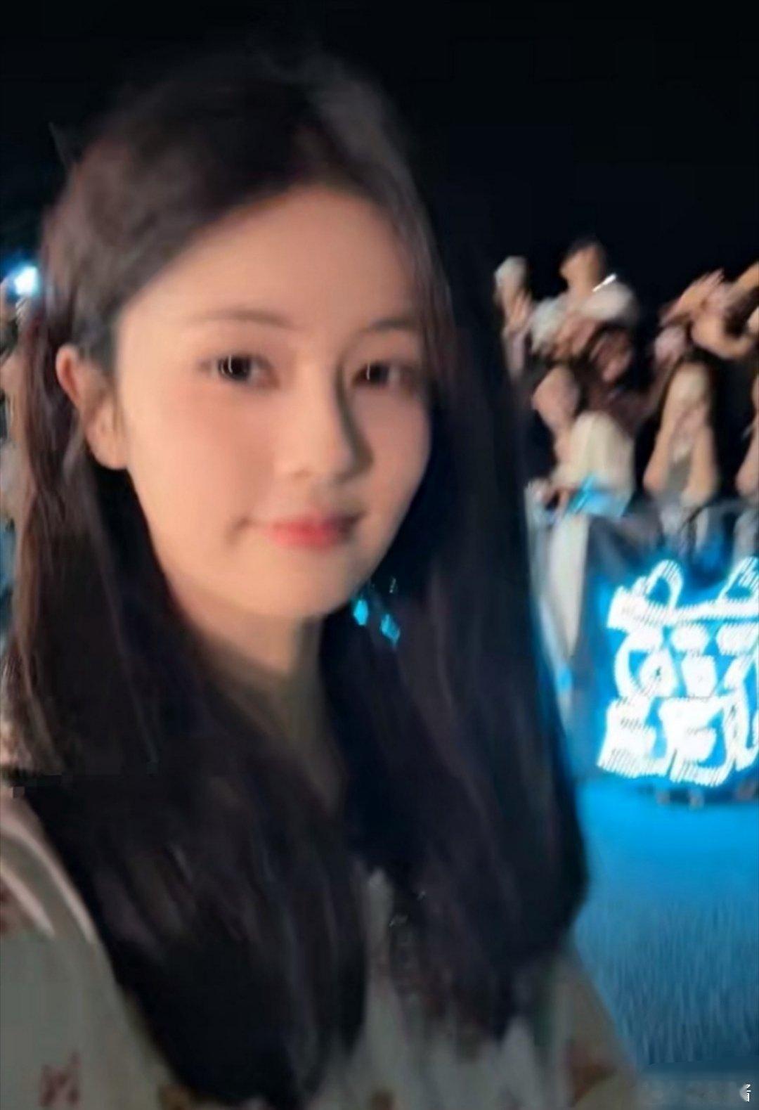 白鹿直播 我能想到最浪漫的事，就是过生日给你们开直播，白梦妍女士有在好好宠粉[鼓