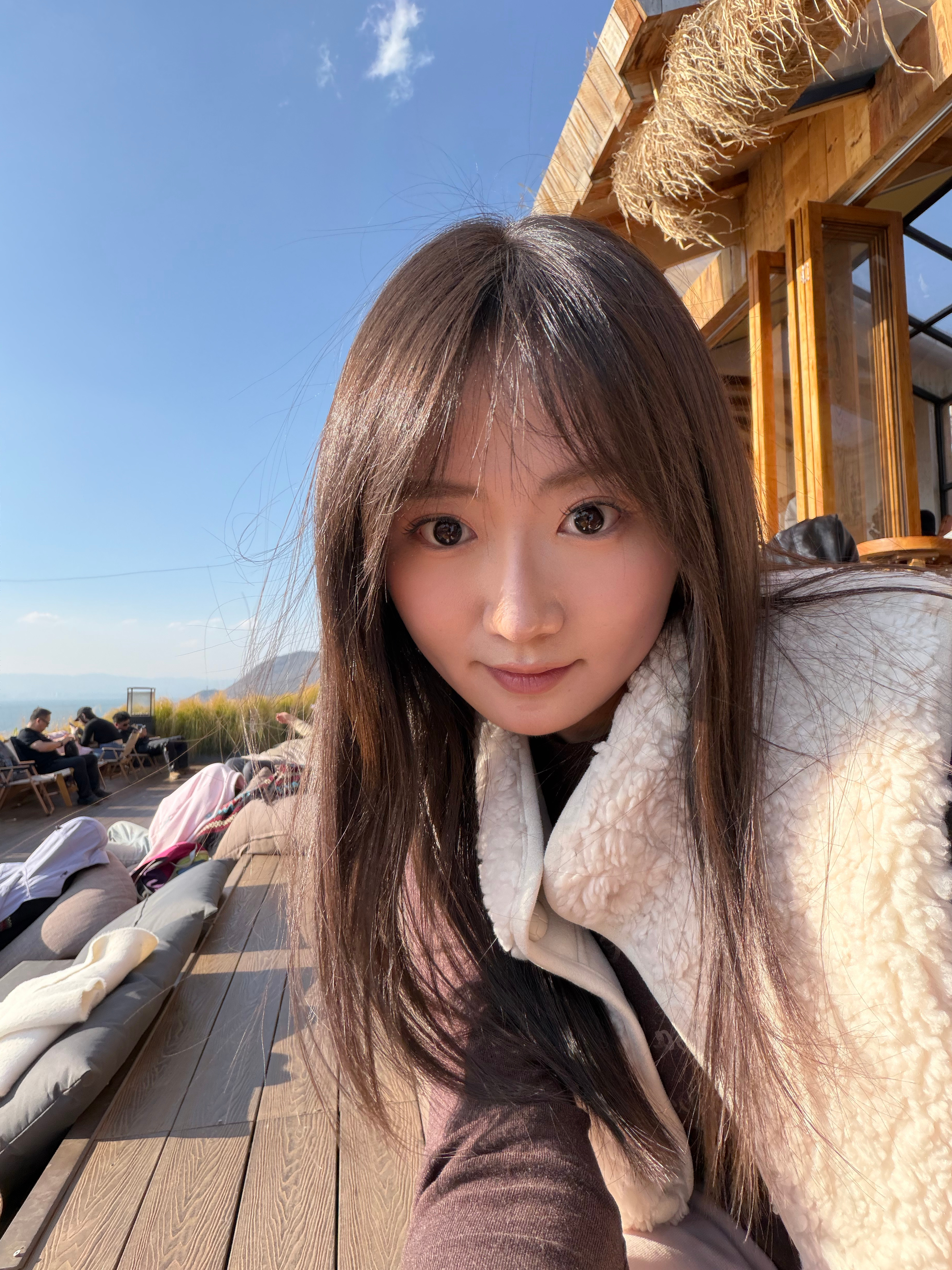 我朋友说扎扎和我长得一模一样只会画一个妆容新的一年好好学一下化妆 每次都一个样白