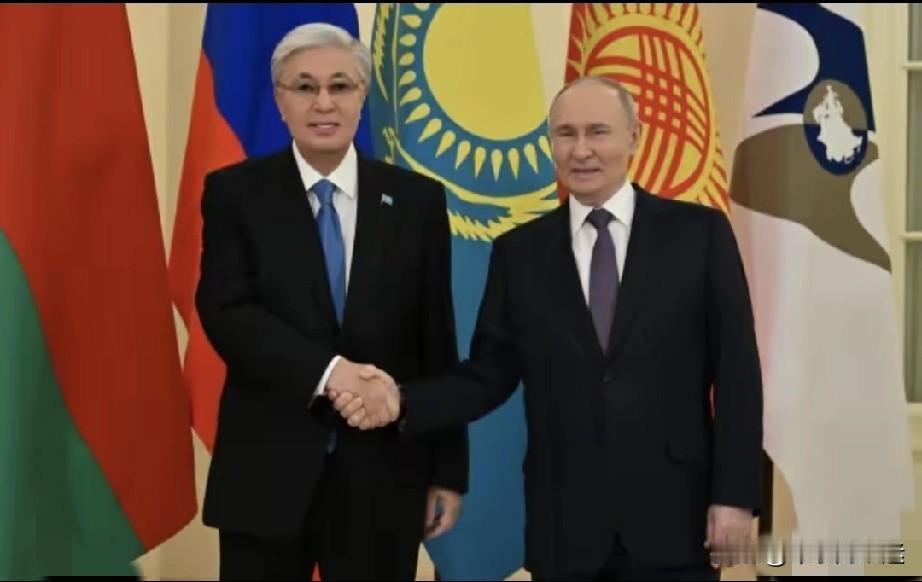 12月21日，哈萨克斯坦总统刚离开日本，并没有回国，而是直接飞到了俄罗斯，高市早