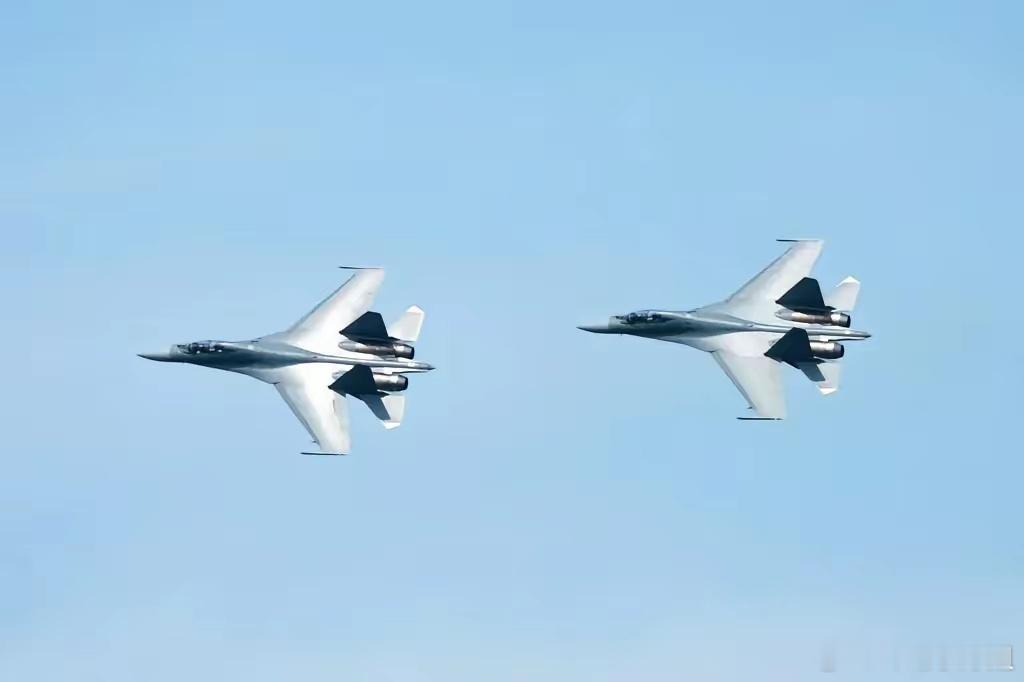 韩国抗议中俄联合巡航引关注，行动合规无争议韩联社消息显示，12月9日中俄9架军机