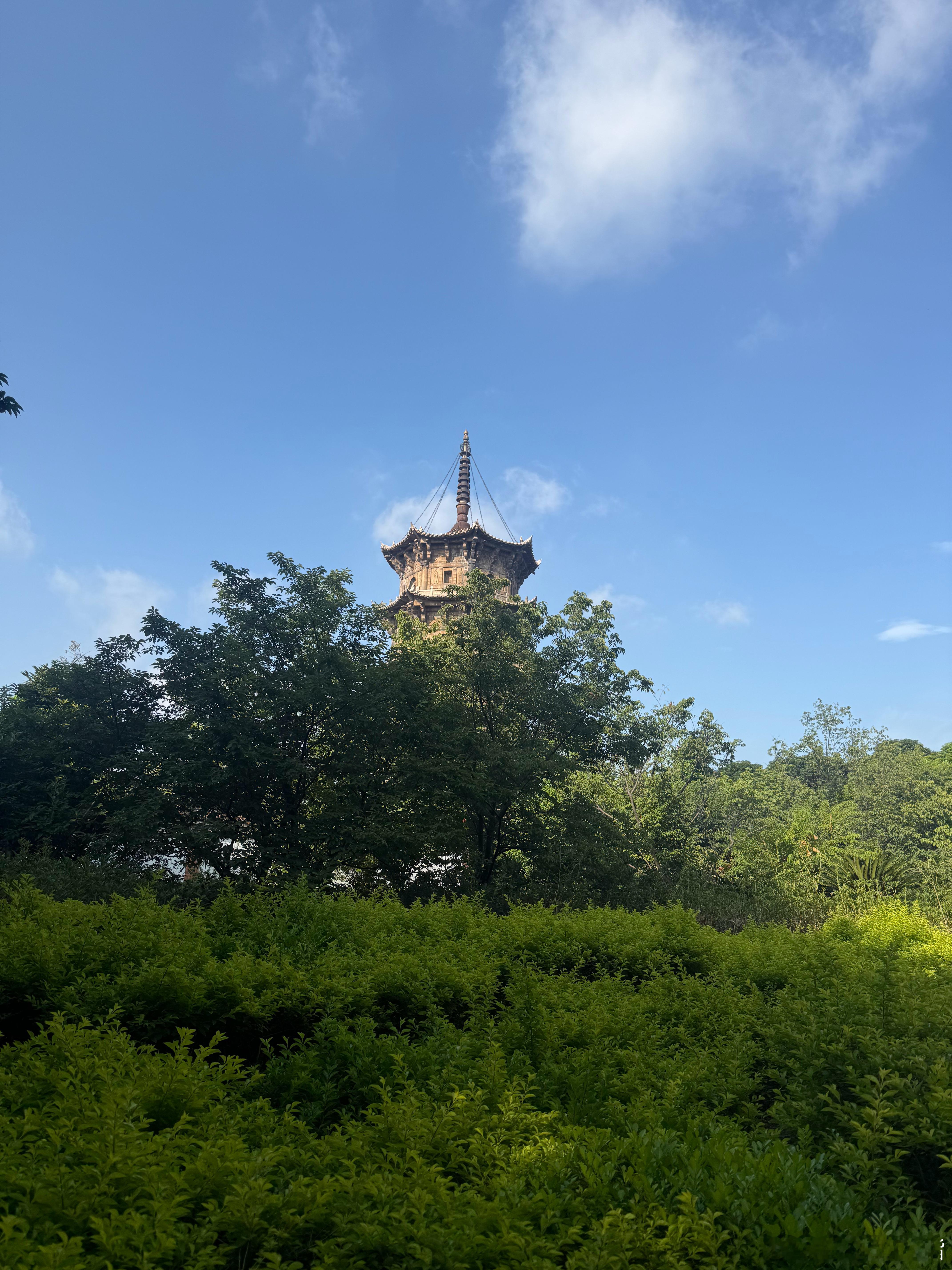 人之所以活得疲惫，多半是因为看得太重，想得太多，执念太深。放不下过往的遗憾，放不