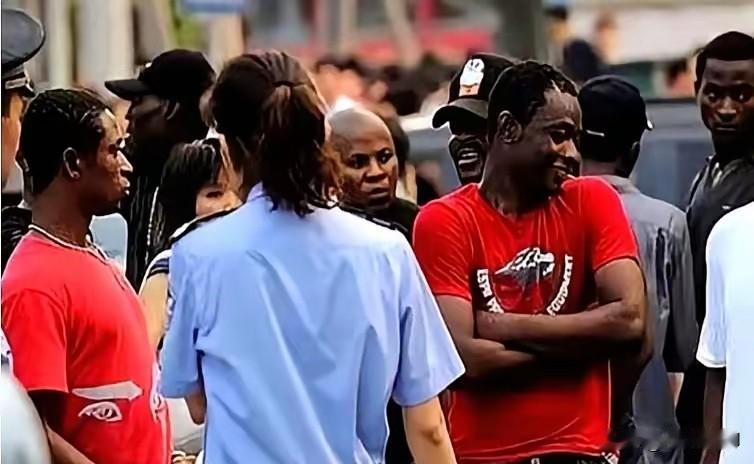 好消息！深圳公安最新公告来了：

雇佣非法入境外国人务工的，处一万元以上罚款；