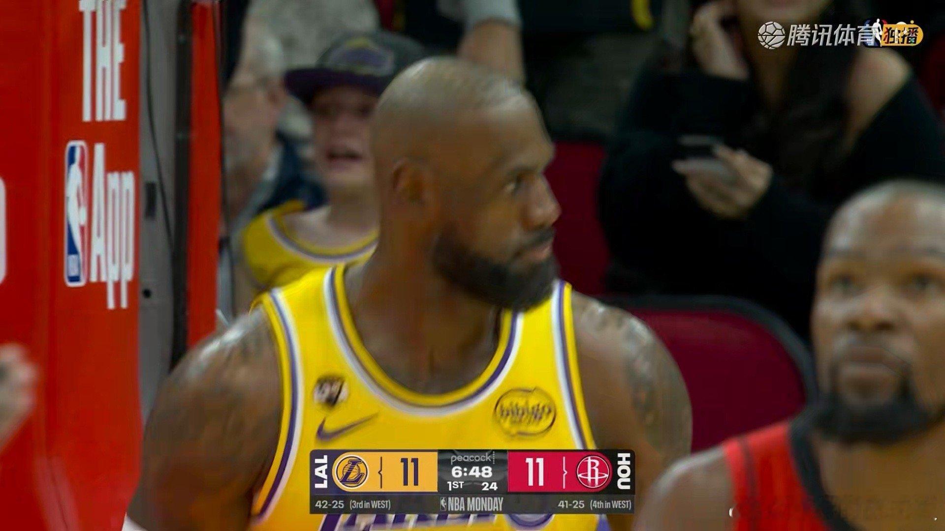 詹姆斯上演隔扣！！湖人vs火箭