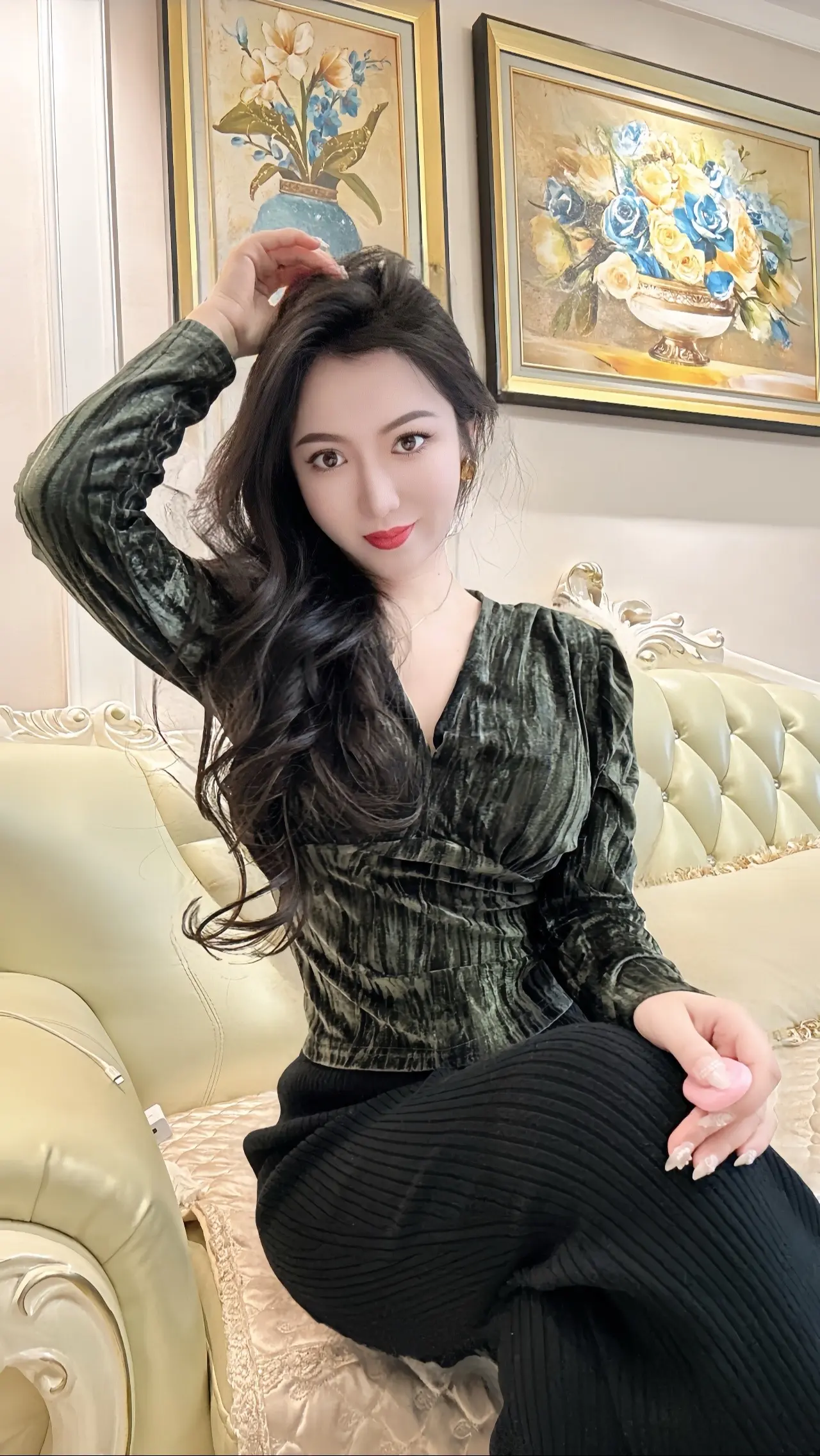 你问我是什么样的人，我也不知道，就是能穿上围裙做饭，也能换上高跟鞋上班...