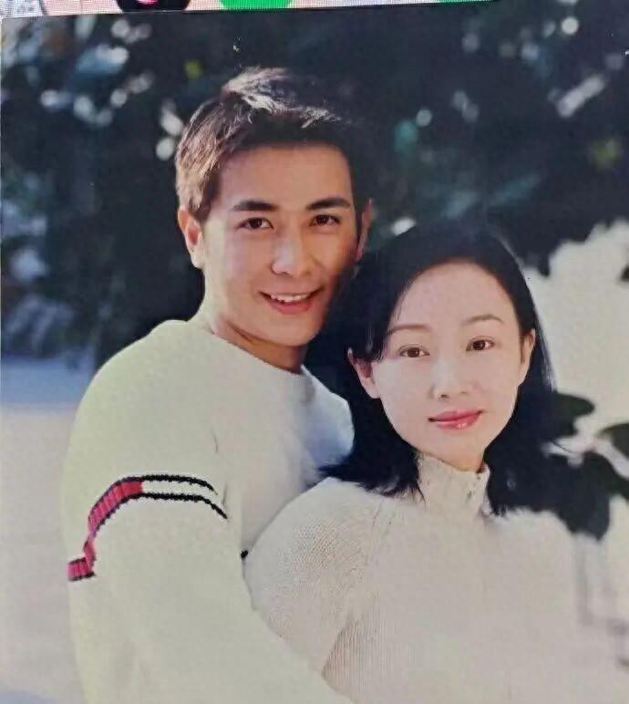 7月2日，保剑锋发了声明，坦言自己以前确实和黄慧颐有过一段婚姻，不过两人早就协商