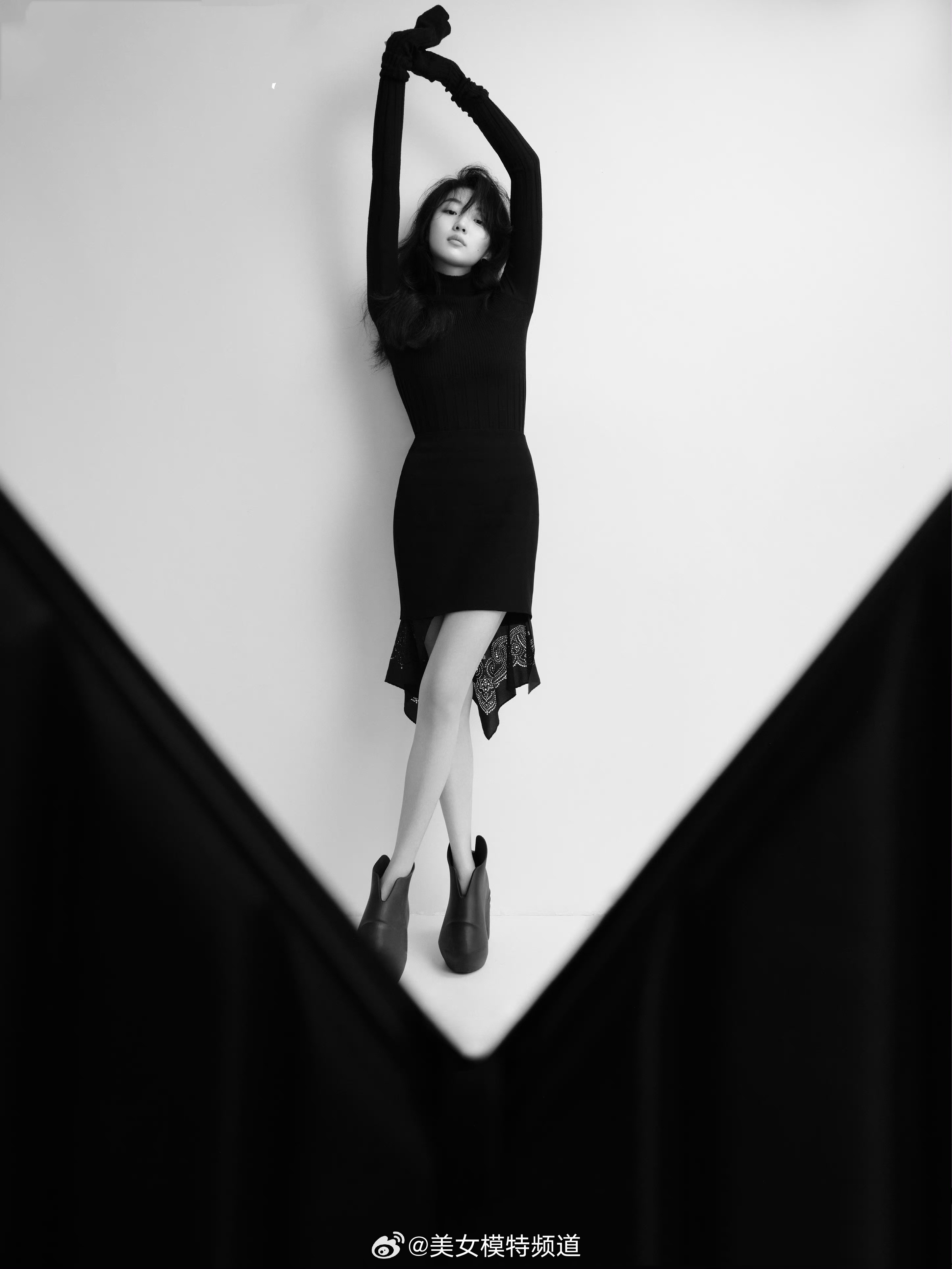 孙千写真封面大片美腿吸睛 