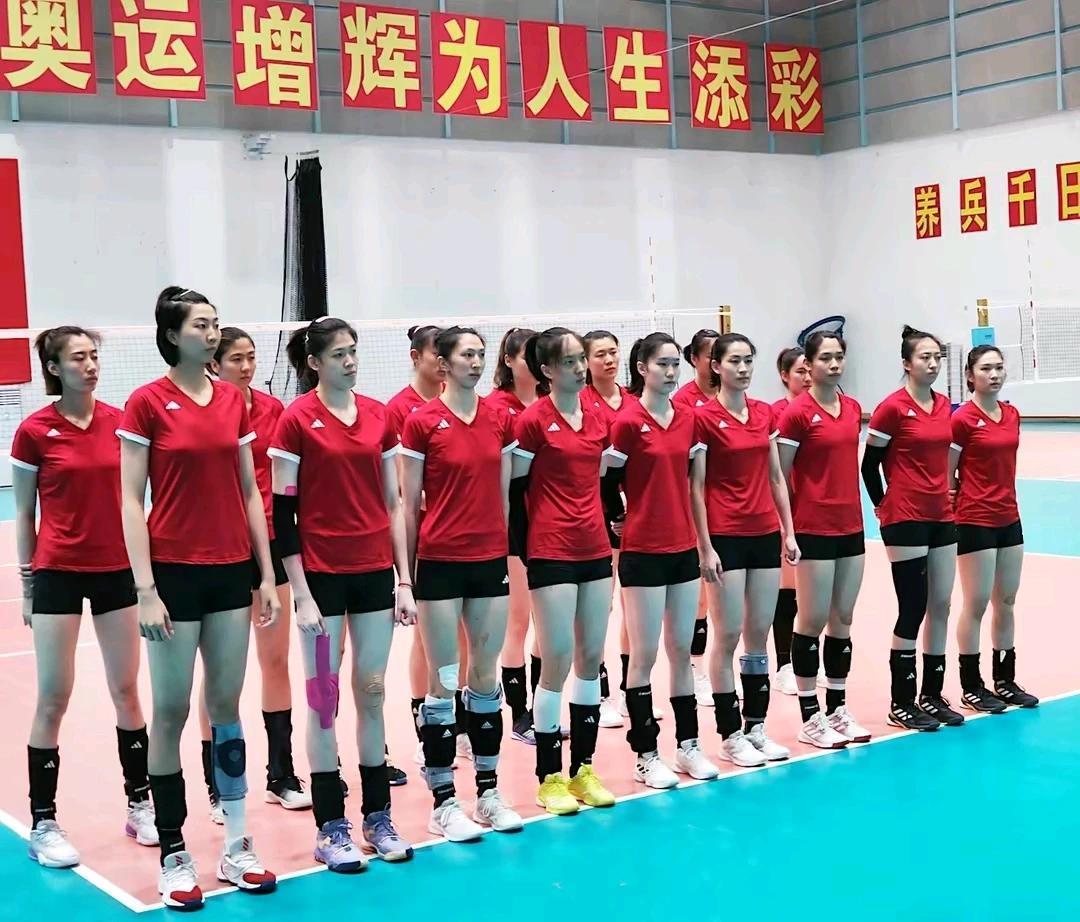女排新动态！吴梦洁张常宁腿伤严重，李盈莹贴满肌贴，王云蕗变瘦，其实有那个二传在，