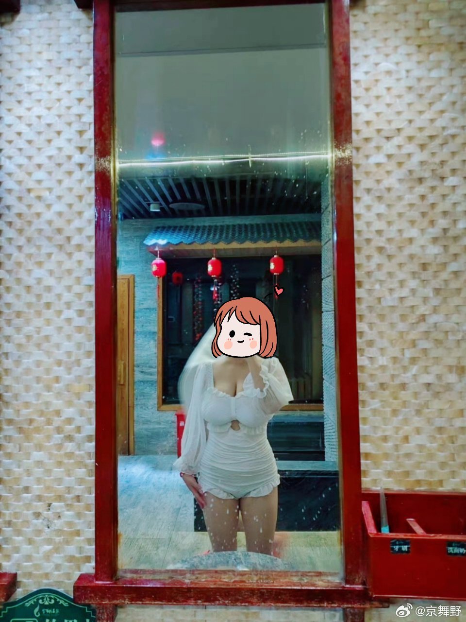 炎炎夏日找水避暑，临时买了件，保守点