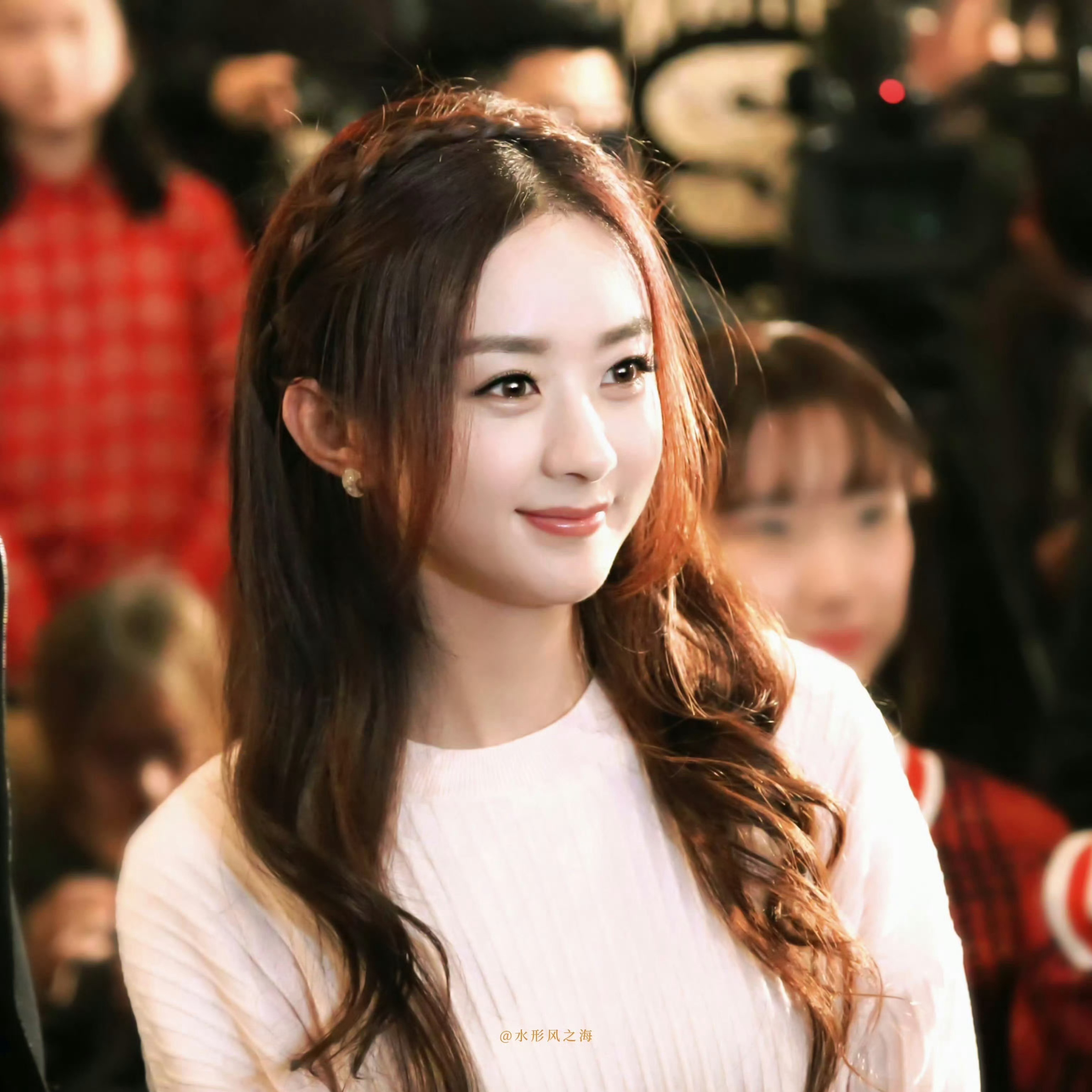 赵丽颖赵丽颖出道二十周年二十春秋同伴颖，万里乘风且徐行一万份的欢喜，每一份都与你