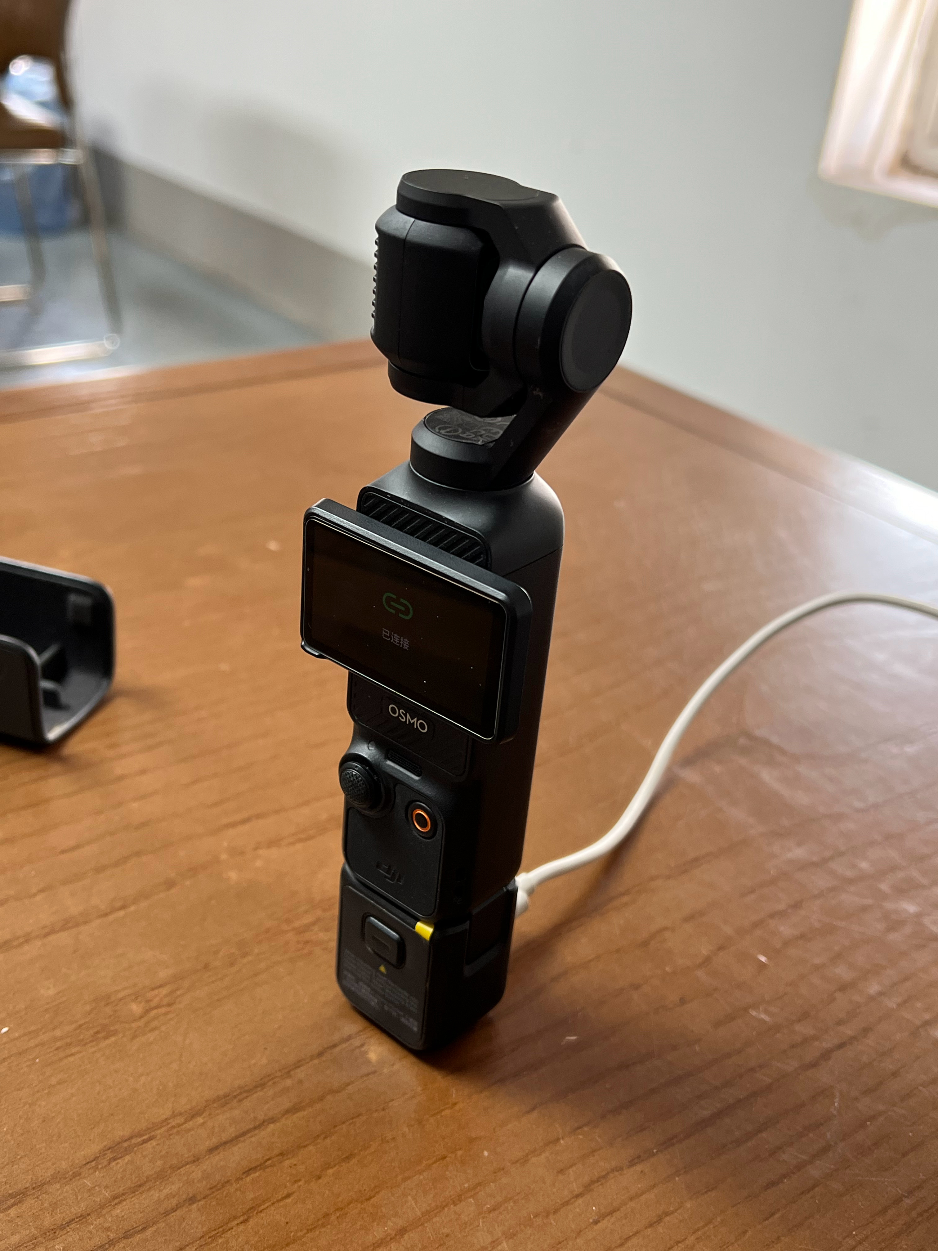 请教一个pocket3的问题当我要往电脑上传文件的时候，是只能把屏幕打开这样操作