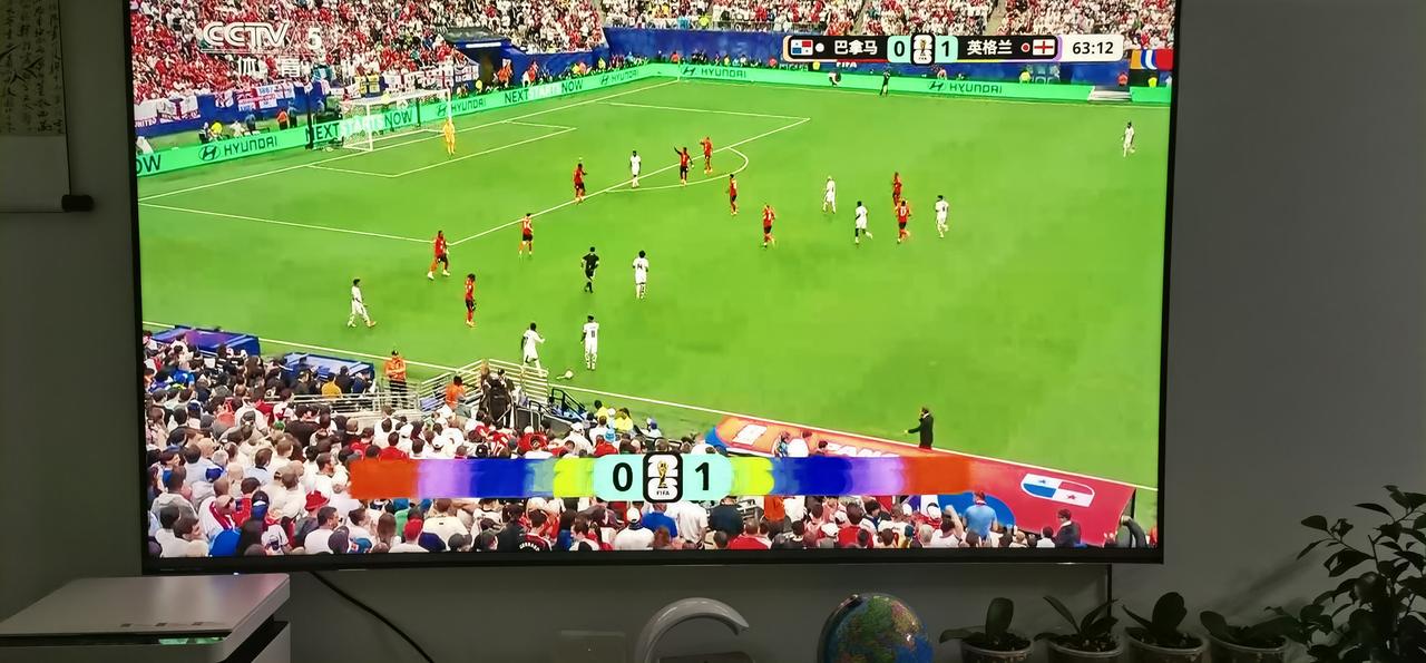 美加墨世界杯。
CCTV-5正在直播英格兰对巴拿马。
刚刚，英格兰进了一个球。