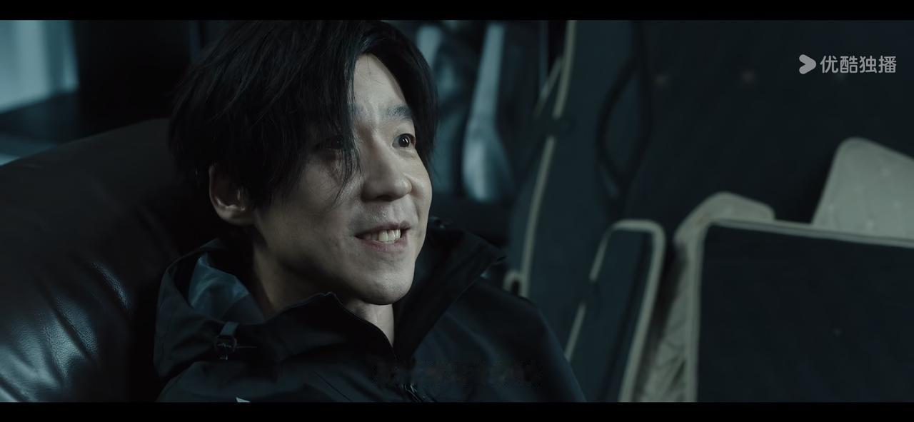 《白夜破晓》这部剧第一狠人一定是吴晓亮饰演的杀手“娃娃脸”啊！

本身吴晓亮在《