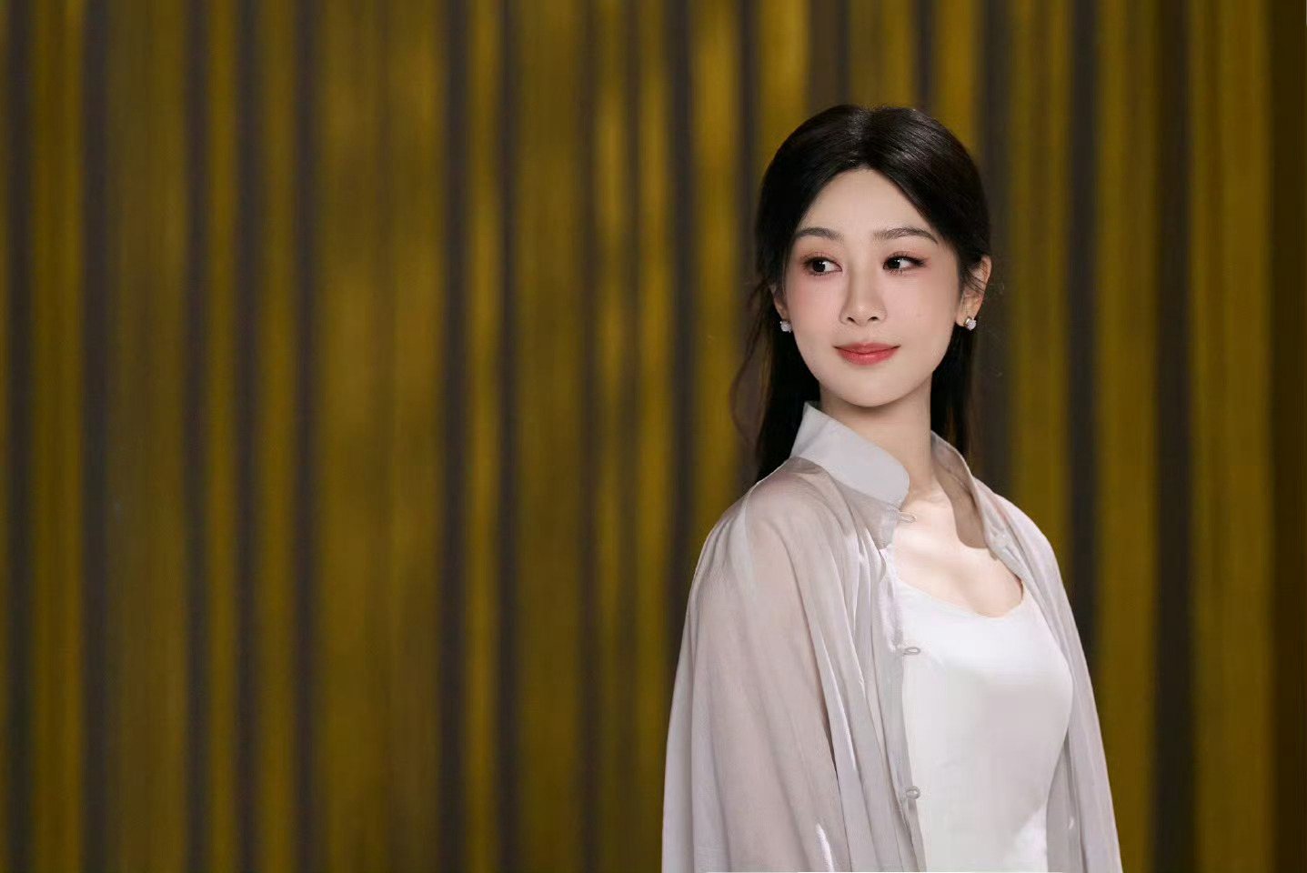 电视剧女心理师 昼赏微云夜观星，醒亦念卿，寐亦念卿。明月犹在，春风十里，不如你