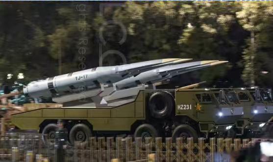 九三阅兵解读关注我九三看更多本来以为鹰击21高超音速反舰导弹已经让西方海军绝望，