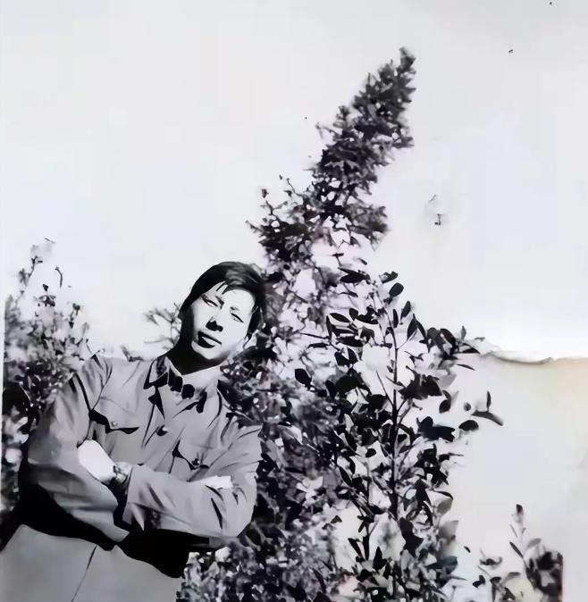 1979年，何源海不幸中弹“牺牲”，被追记一等功，谁知两年后，他却回到了村子，但