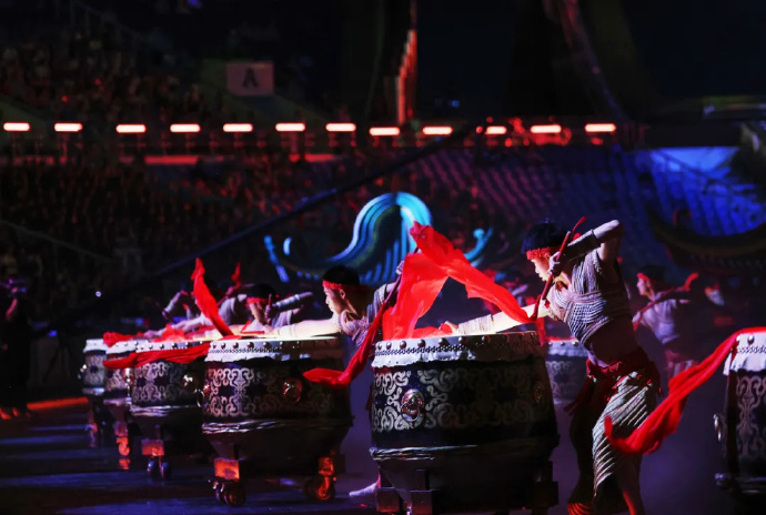 十五运会首次全要素彩排 日前十五运开幕式首次带观众全要素彩排在广东奥体中心体育场