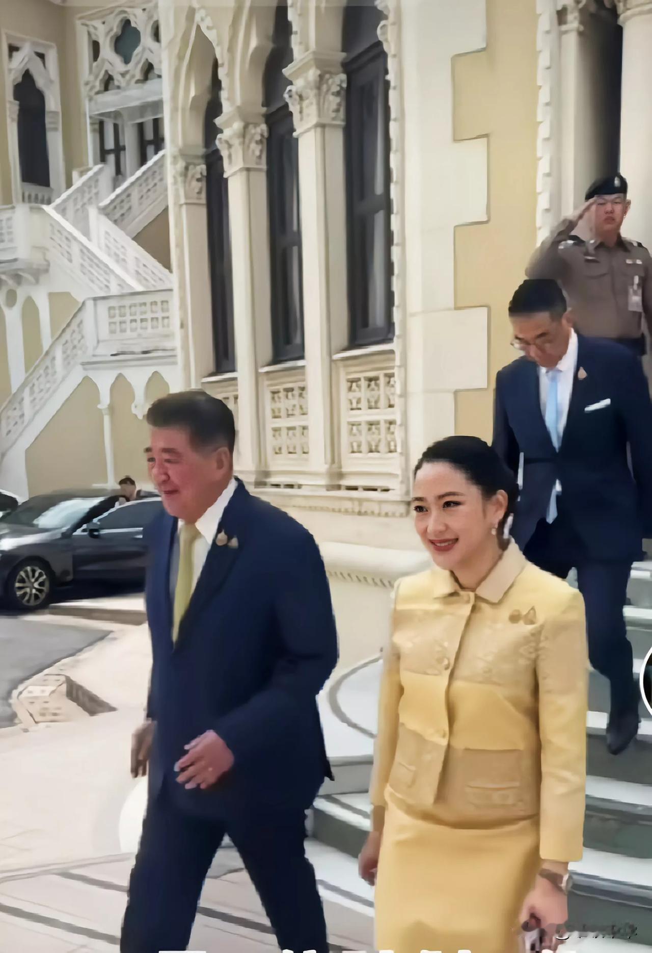 唯一“敢于”与代总理普坦并肩而走的部长，也只有文化部长佩通坦了！