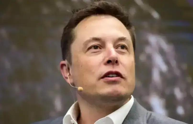 就在刚刚

埃隆·马斯克突然宣布了。
北京时间凌晨3点，特斯拉与SpaceX的老