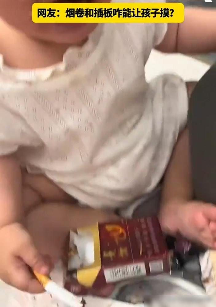宝宝在爬垫上玩，突然哭了

我当初带娃的时候真踩过同款坑，总觉得爬垫就在自己眼皮