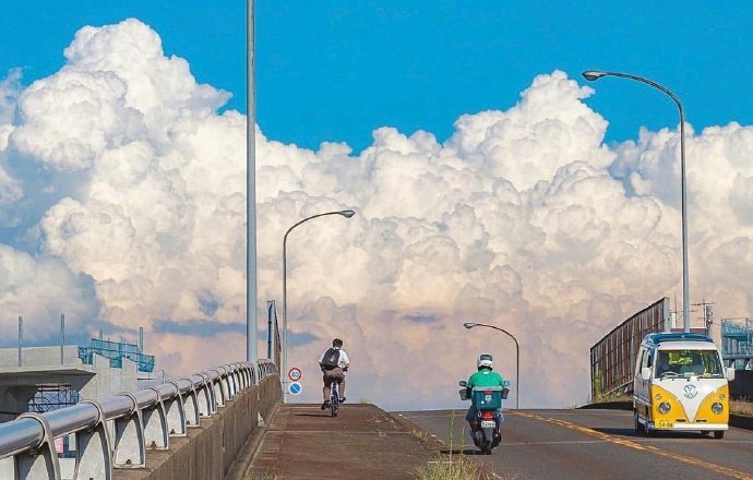 像极了漫画里的夏天，太治愈了。☁️ ​​​