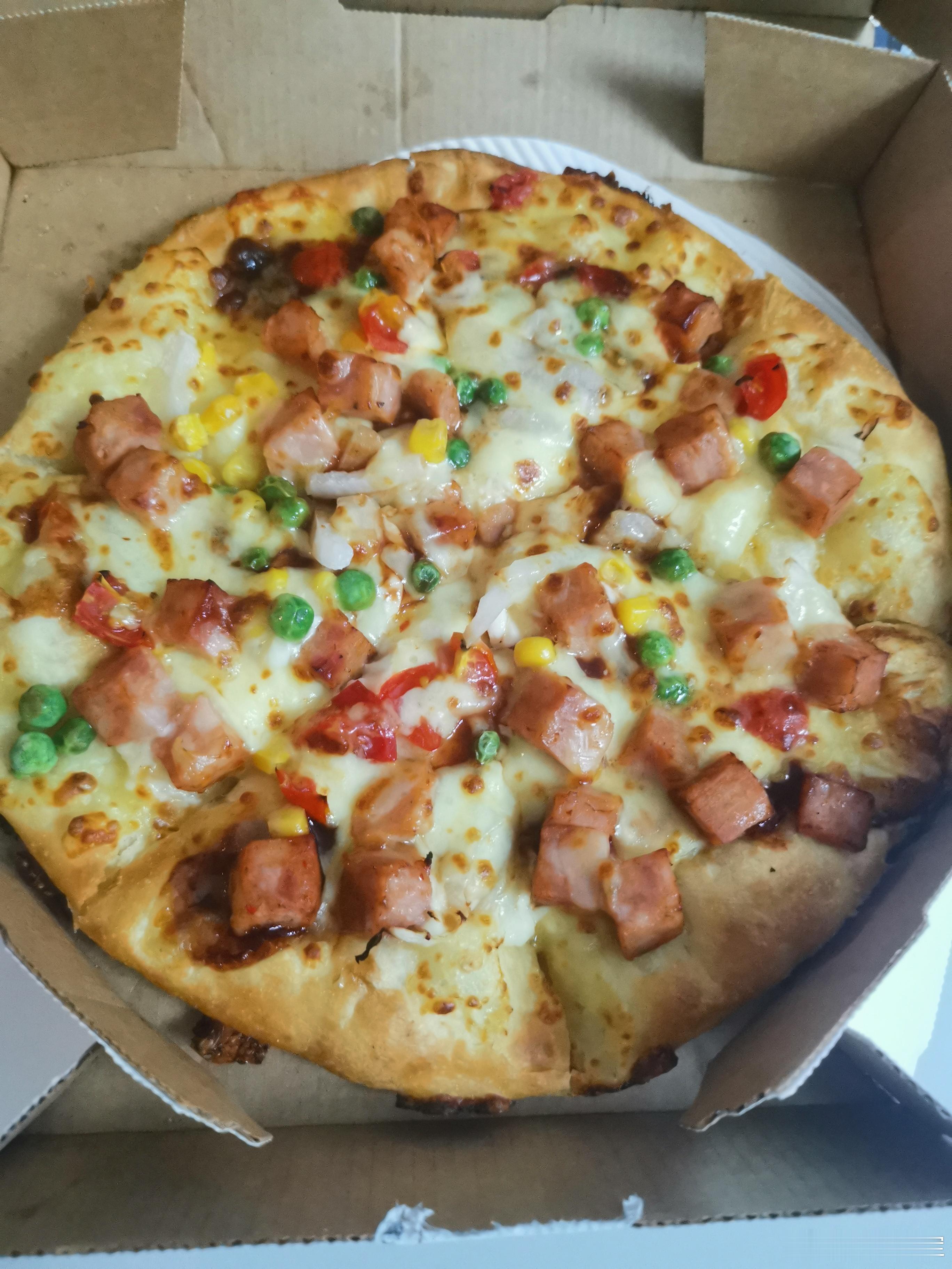 达美乐一门店卸货时疑似面团淋雨世界杯世界杯美食搭子 此时一个昨晚刚花了52.9点