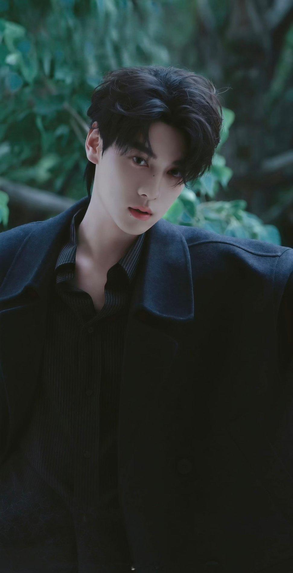 章子怡关注田栩宁工作室章子怡早上刚关注了田栩宁工作室，没一会儿又取关了，转头去关