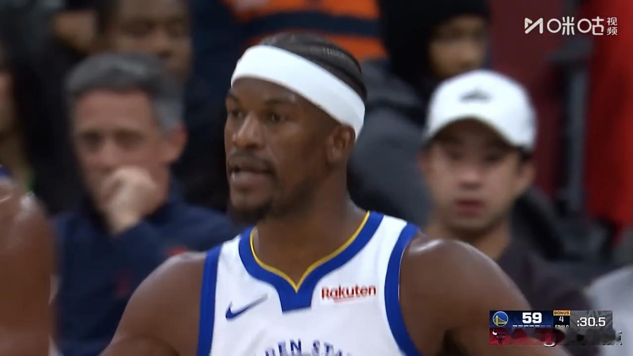 半场结束勇士队60-46领先公牛队14分，勇士队11人轮换，除佩顿都有得分

今