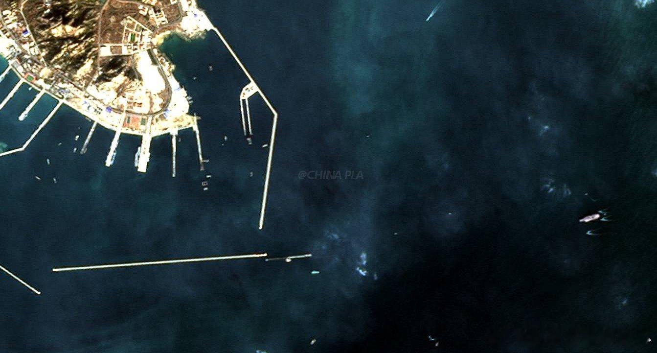 12月18日的卫星图像显示，航空母舰CV-18停靠在奇英德奥港。飞扬军事 烽火问