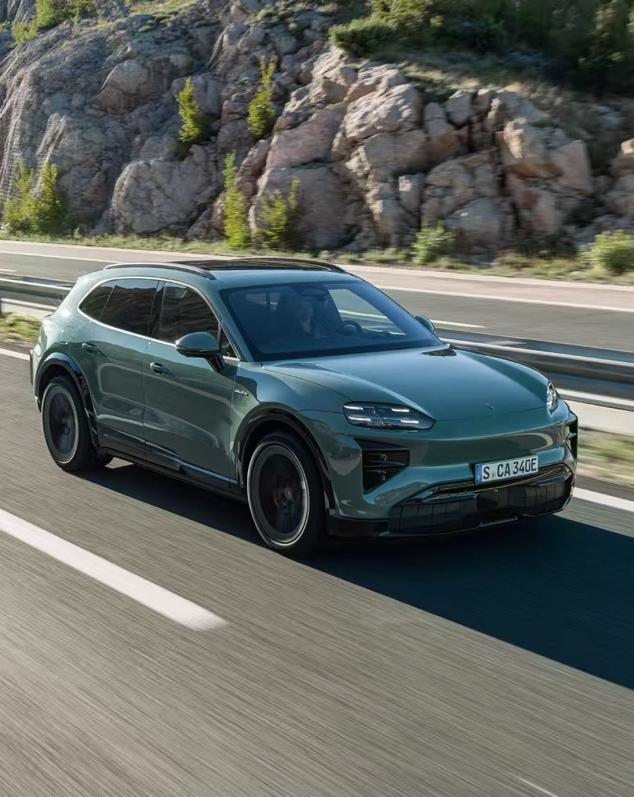 为假期画上圆满句号，此刻，电力十足地启程🏁。与保时捷纯电动Cayenne Tu