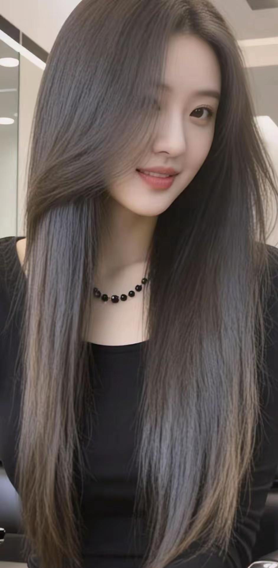 这个女孩说，她爱上了一个大叔，她也相信，他是真心喜欢她的。
     她还说，她