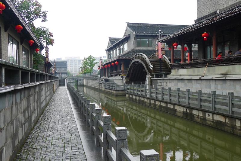 春天的情，藏在水乡盐城的美景里。“一城春色半城水”，盐城的每一滴水都带着春天的灵