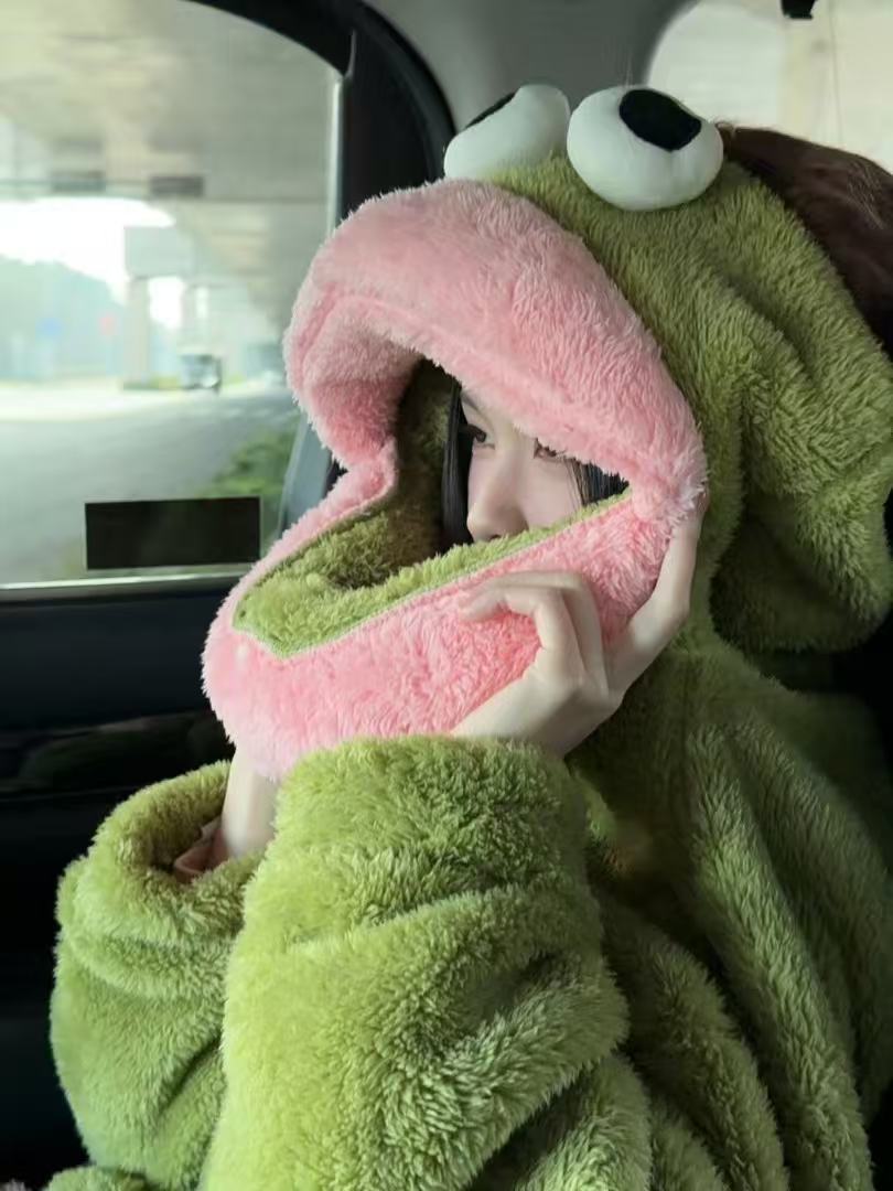 陈都灵社恐变社牛社恐陈都灵社牛玩偶陈都灵 陈都灵分享《今天也没变成玩偶呢》开机照