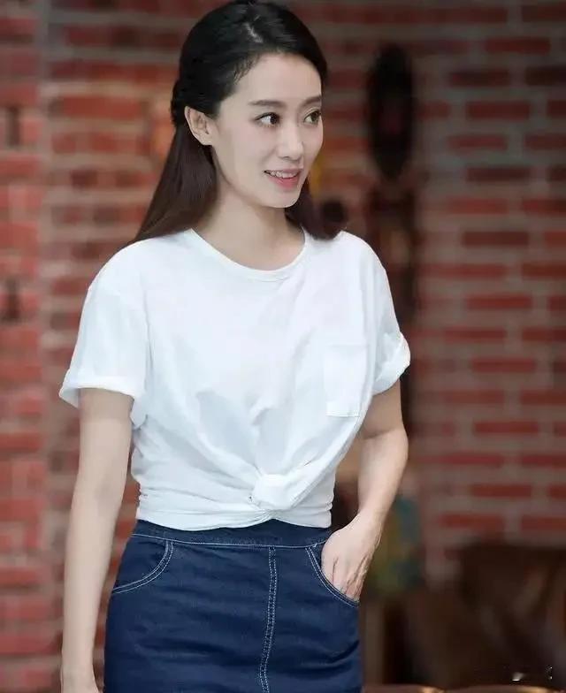 张小斐手握百亿票房实绩，狠狠打破外界“离开贾玲就不行”的质疑
 
难得这般双向奔