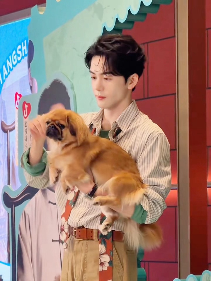 仔仔细用手帮钉儿梳双马尾唉哟🥺我整颗心好软 