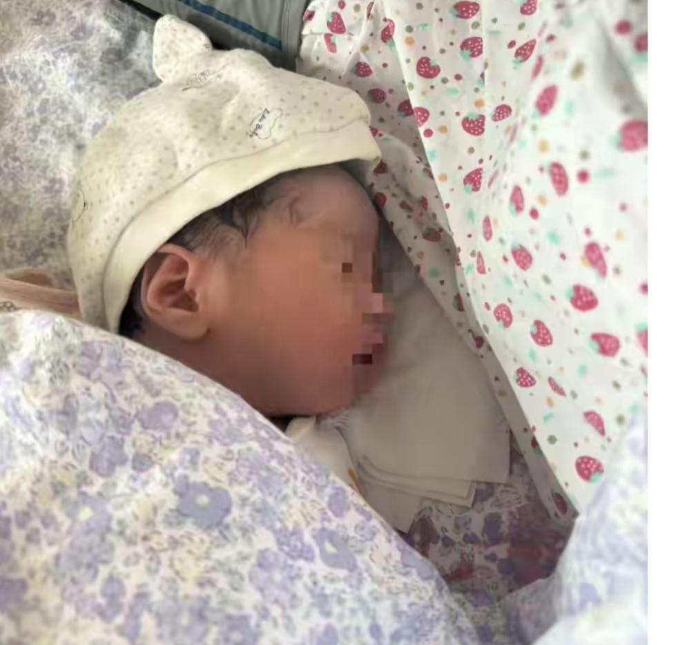 这是医院专门圈钱的吧，黄疸需要治疗嘛？不是婴儿多晒晒太阳，就会消除嘛。圈钱不说，