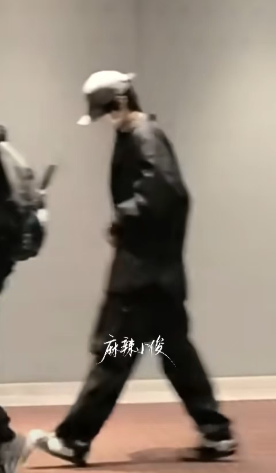 王俊凯出发丽江路透王俊凯北京出发丽江路透王俊凯出发丽江路透，直播见，[拜托][拜