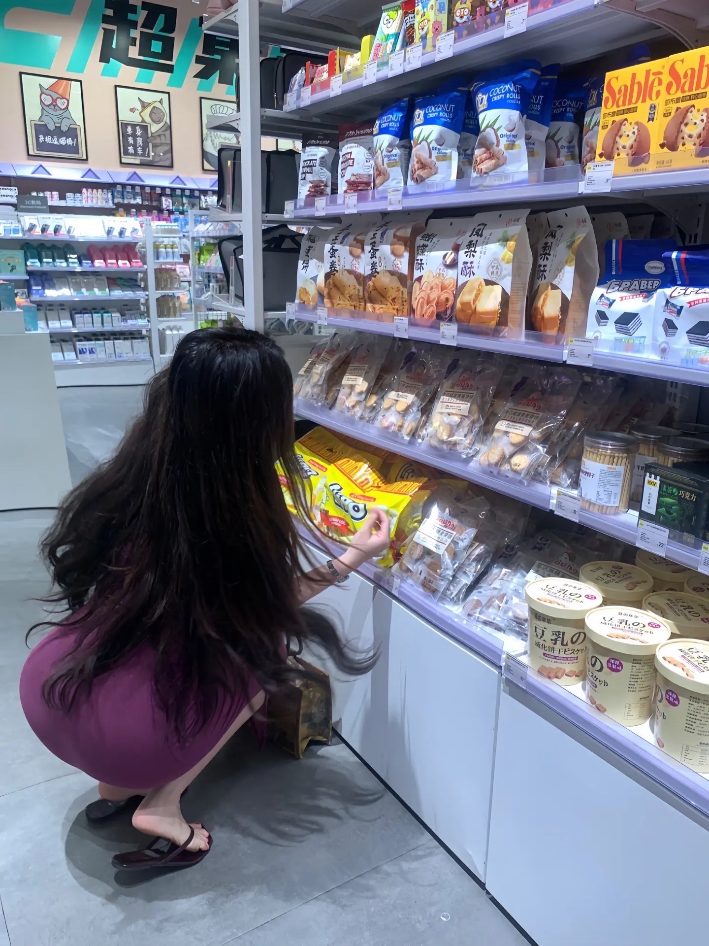 中国女人 穿紫色很有韵味。尊重幼态审美 但更喜欢成熟穿搭