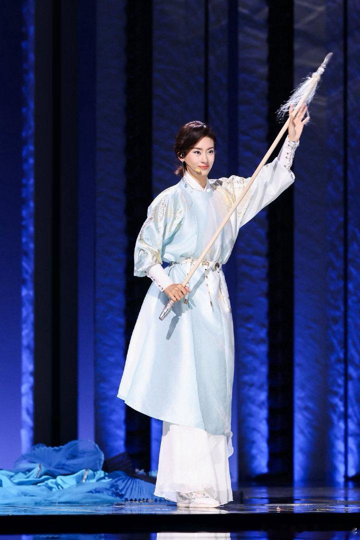 京剧姐姐的乘风日记📖 4月19日15:00，侯宇直播：训练趣闻、姐姐们暖心互动