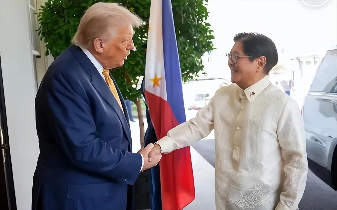 很多人一直搞错了南海局势的本质！
 
我们总以为：是菲律宾在主动挑衅、无理取闹。