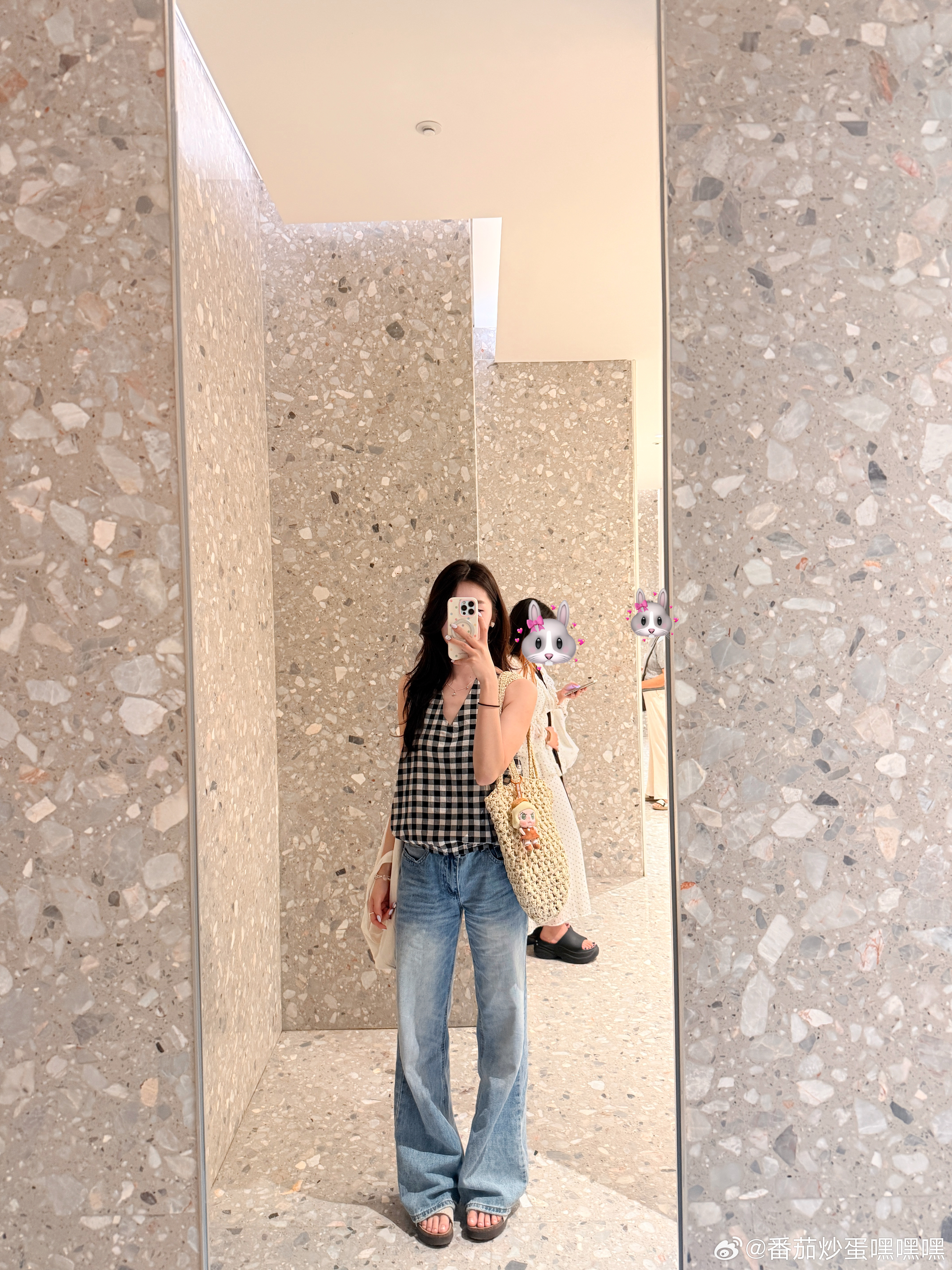 今天的ootd⬆️五月欧尼⬇️insliisa（好多人说找不到 我给截图 虽然写