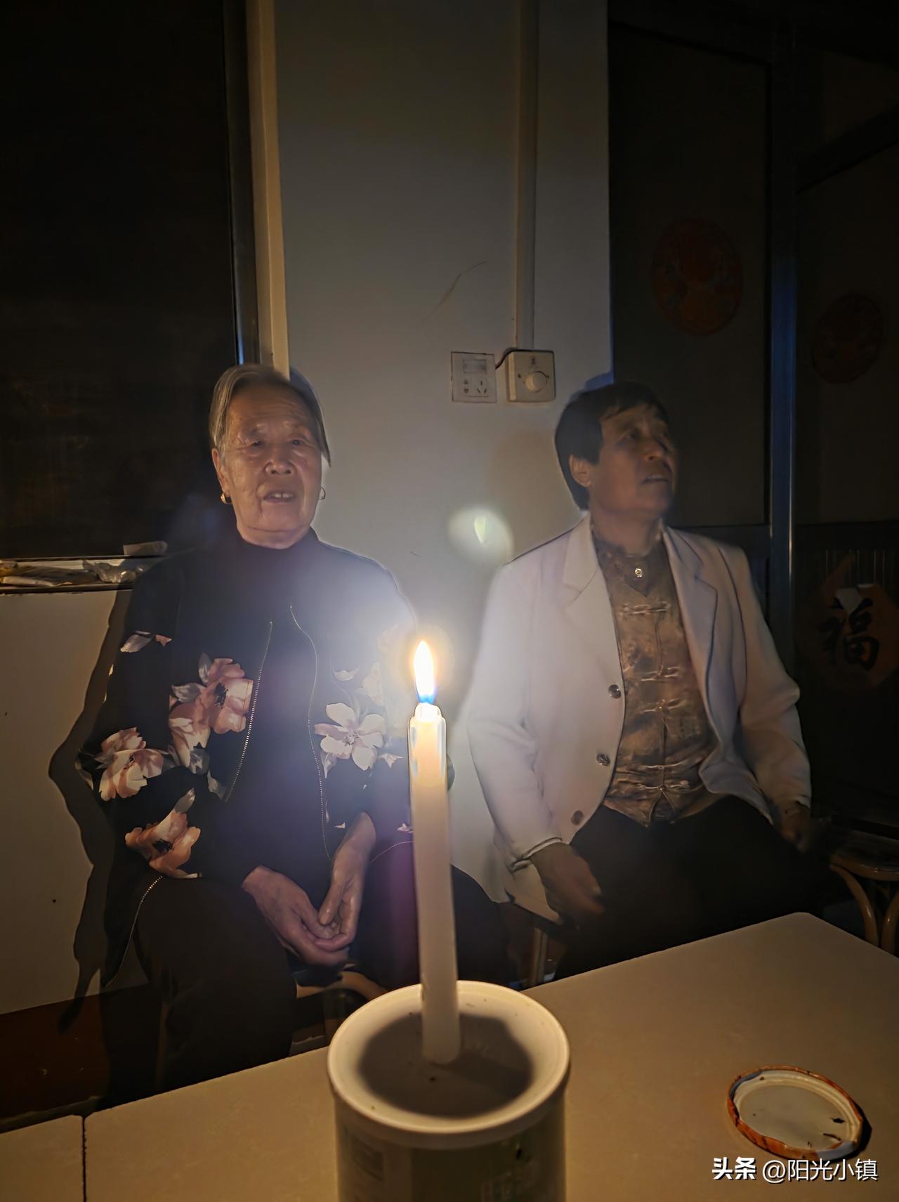 今天晚上，一下子找回了少年的记忆……

今天中午开始下大雨，整个下午加上半个晚上