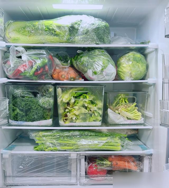 家人们！冰箱里这3样东西放久真的要警惕！最近刷到好多人把冰箱当“万能箱”，啥都塞