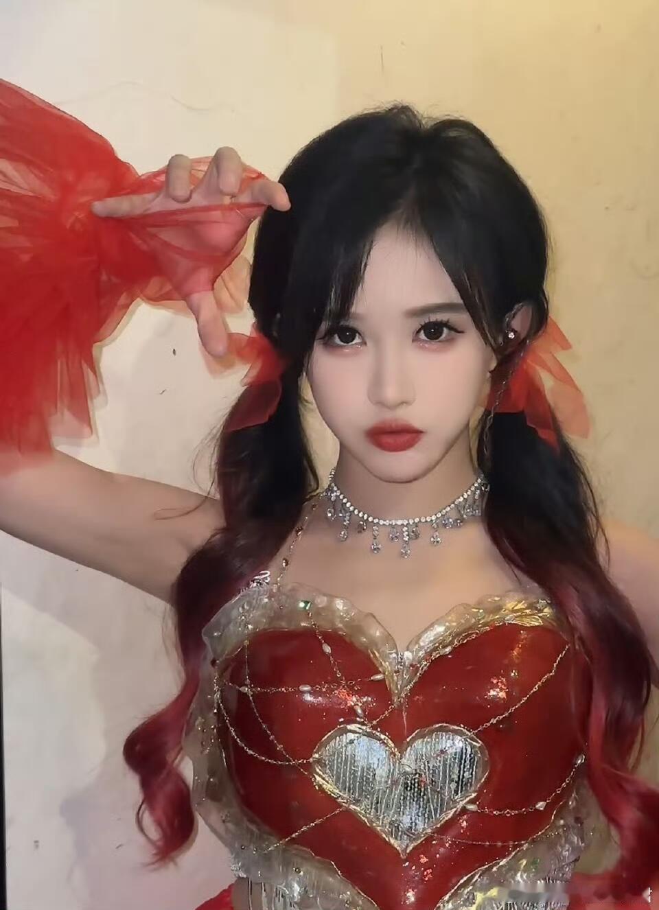 段艺璇都快扭成麻花了 麻花成精了大概就是段艺璇这样。扭得自然又带劲儿，看完只想说