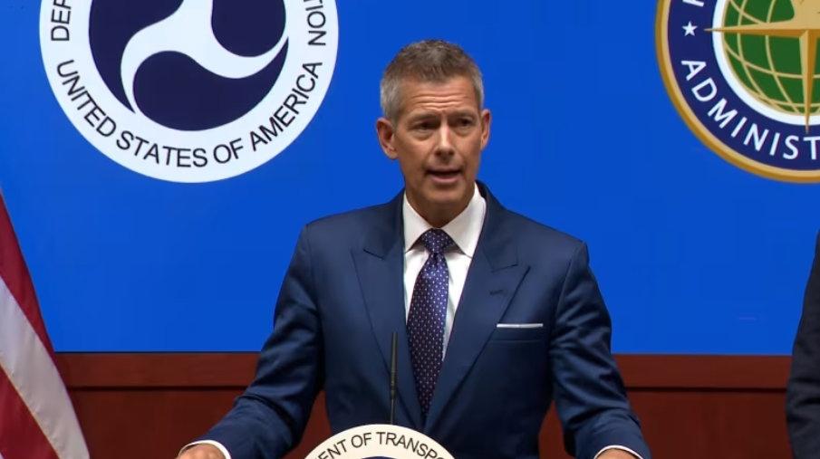 当地时间周三，美国运输部长肖恩·达菲宣布，如果美国政府继续停摆，美国联邦航空管理