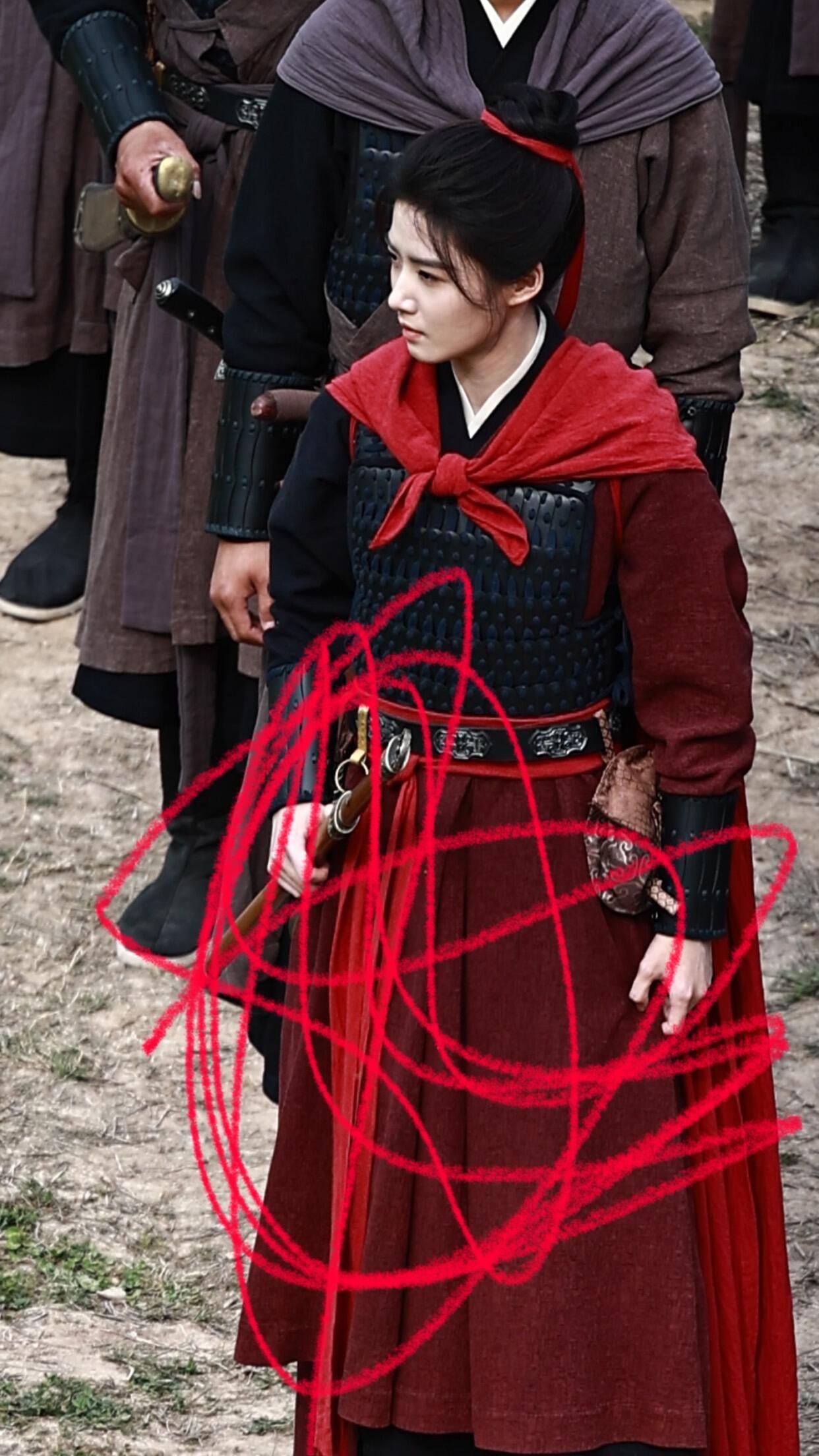 英气南衣小将军🗡️卢昱晓戎装盔甲妆造卢昱晓何不同舟渡盔甲妆造