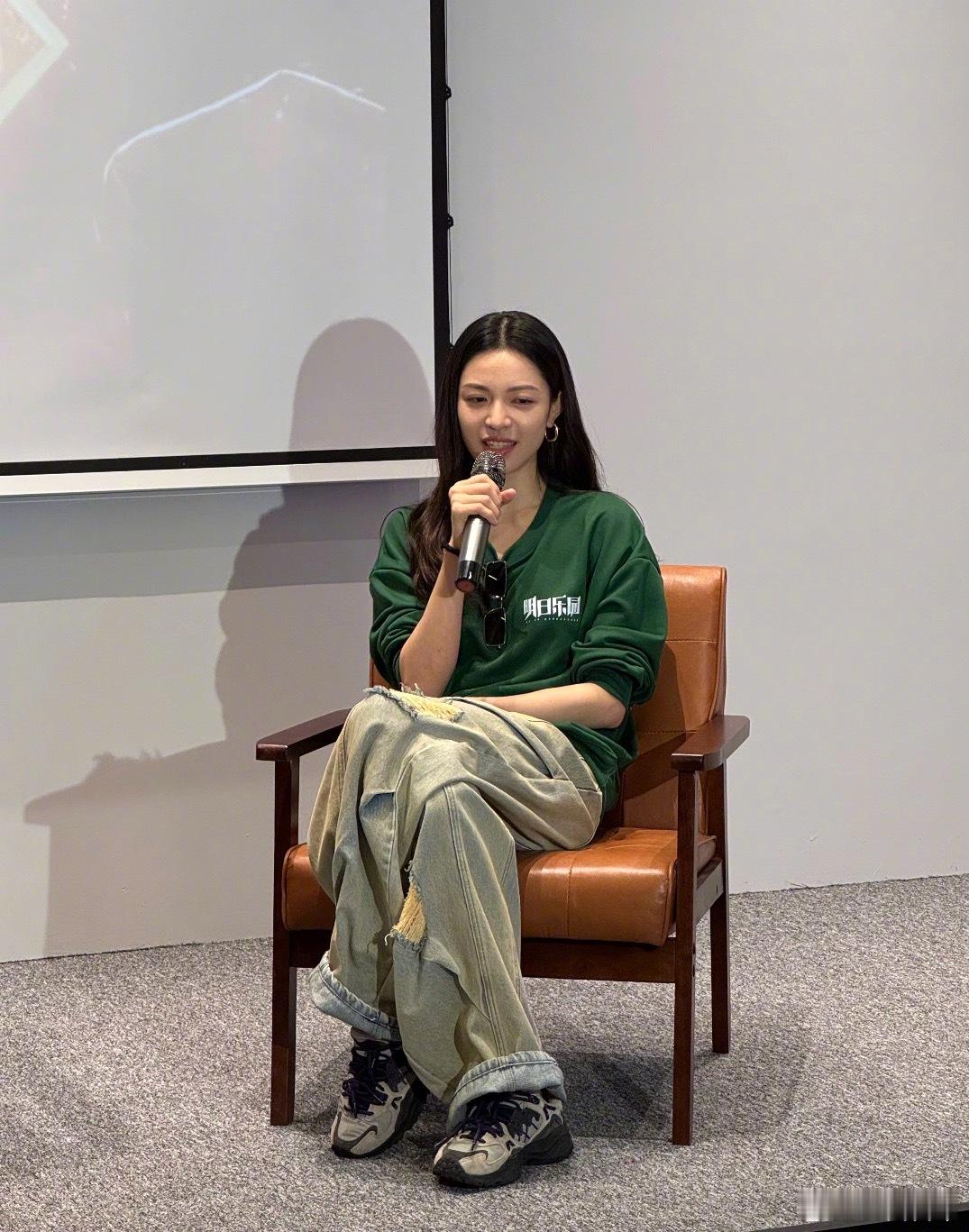 钟楚曦、张雅钦、程潇、敖子逸《明日乐园》开机生图 