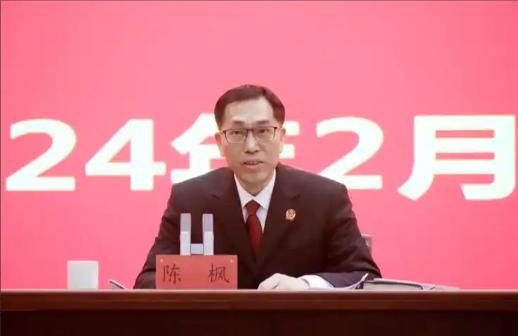 法学界陈枫：加强对外嫁女性的管理已经刻不容缓。他建议，只要中国女孩嫁给老外，必须