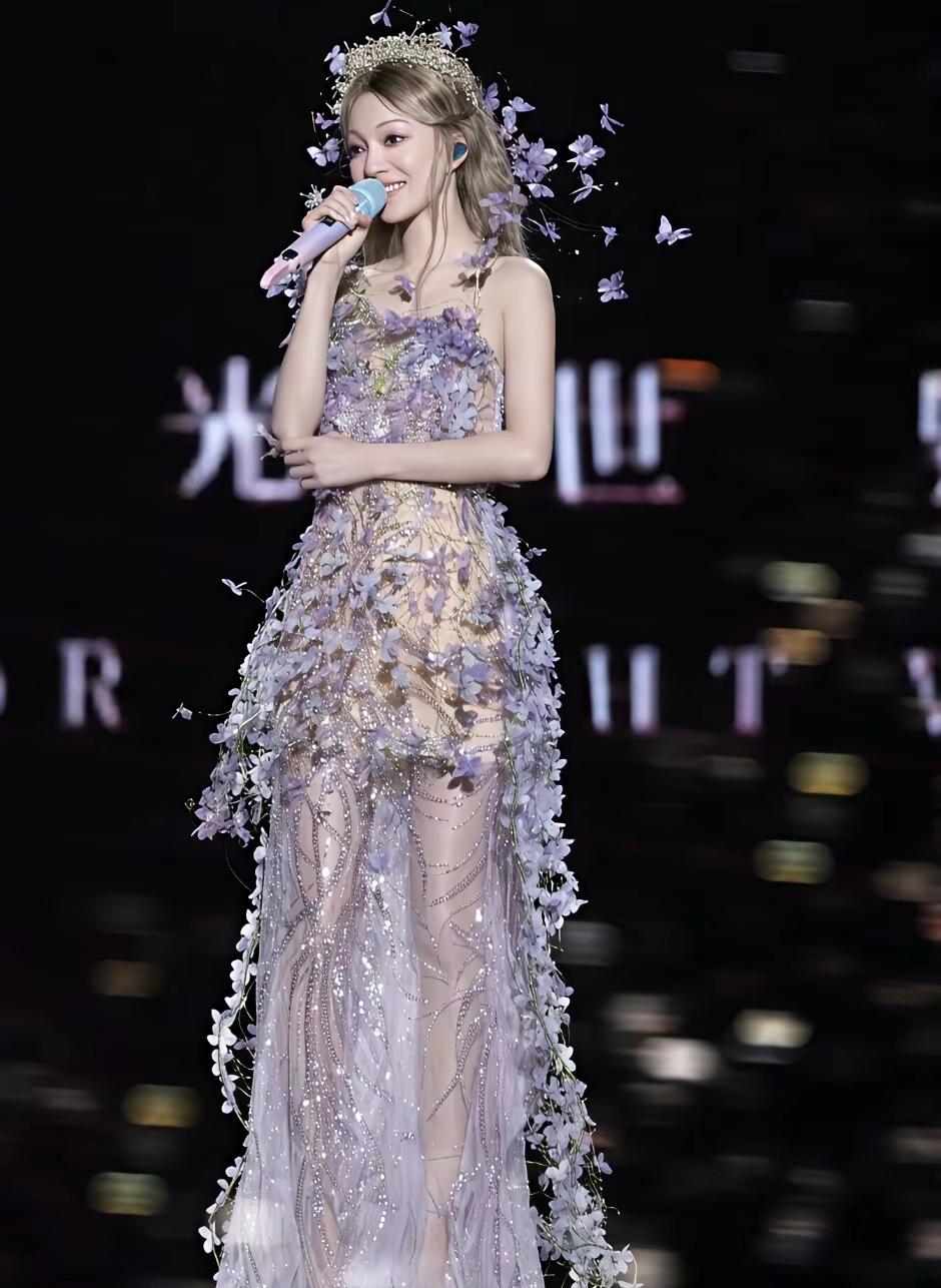 宛如天仙下凡，她真是仙女本仙。惊艳了所有人，看一遍爱一遍！