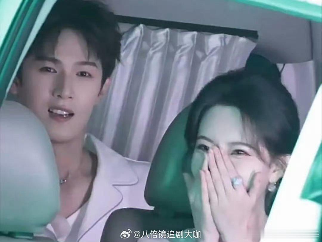 孟子义李昀锐今天都笑好甜孟子义 李昀锐今天奔跑吧录制坐了同一辆车，两人笑起来好甜