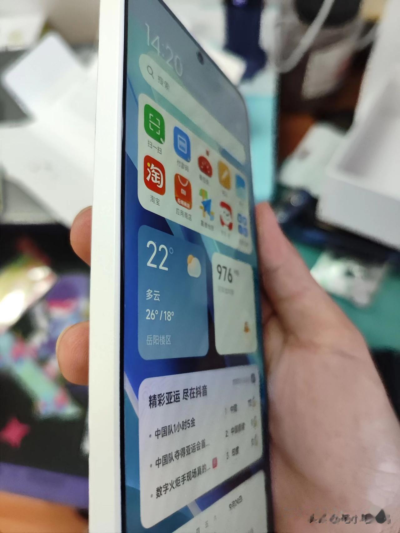 别再只关注旗舰了，红米note13pro远超预期~
原本想着这一千来块的手机也就